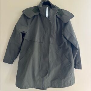 Lululemon Rain Shaker Trench size 8 Fatigue Green
